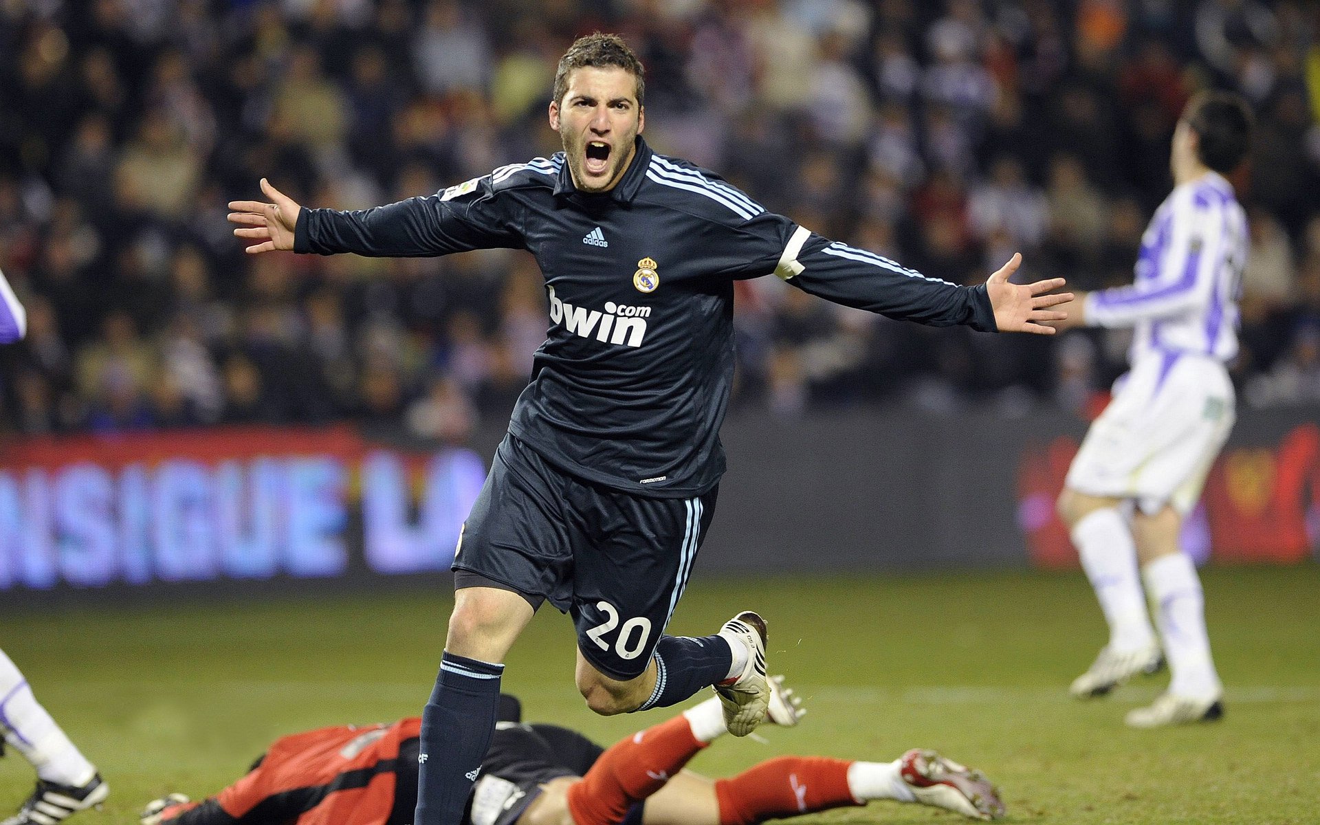 九游登录入口-费兰·托雷斯关键助攻，皇马稳居西甲前列，费兰托雷斯愿意加盟曼联